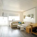 Apartment Mit Balkon